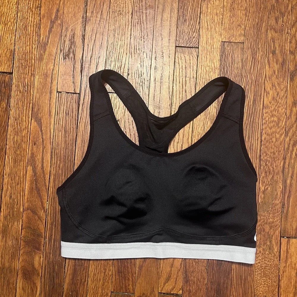 Nike Basketball Women's Sports Bra Size Medium NWOT Black Dri Fit 834539-010 $55